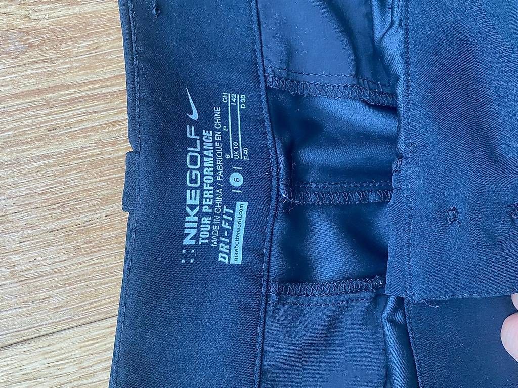 Nike Pantaloni: Nike Golf Hose / Shorts – Usato da Zürich venduto da Connywee 1