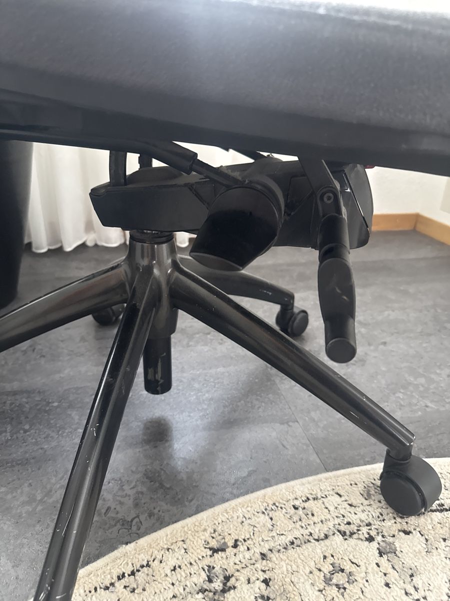 Chaises: Ergonomischer Bürostuhl – D'occasion à Bern par IlaCo 2