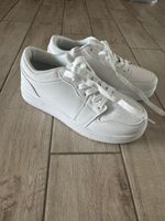 Turnschuhe Gr. 39 weiss