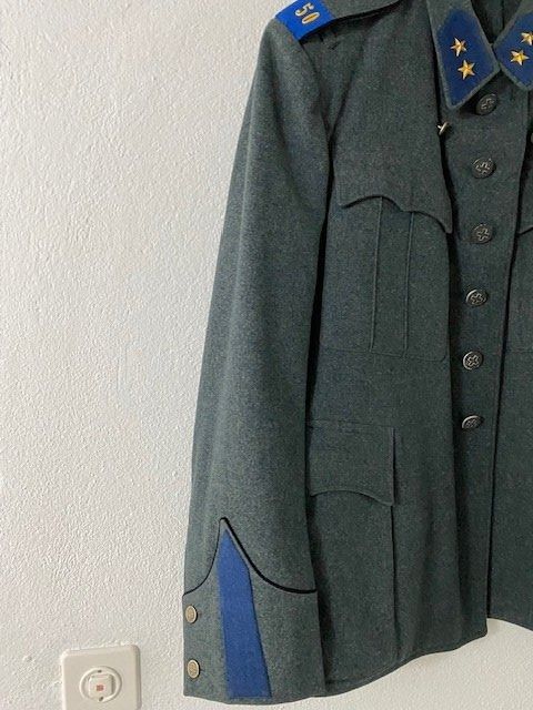Schweizer Armee Uniformen: UNIFORM  CH ARMEE – Gebraucht aus Chur von  2
