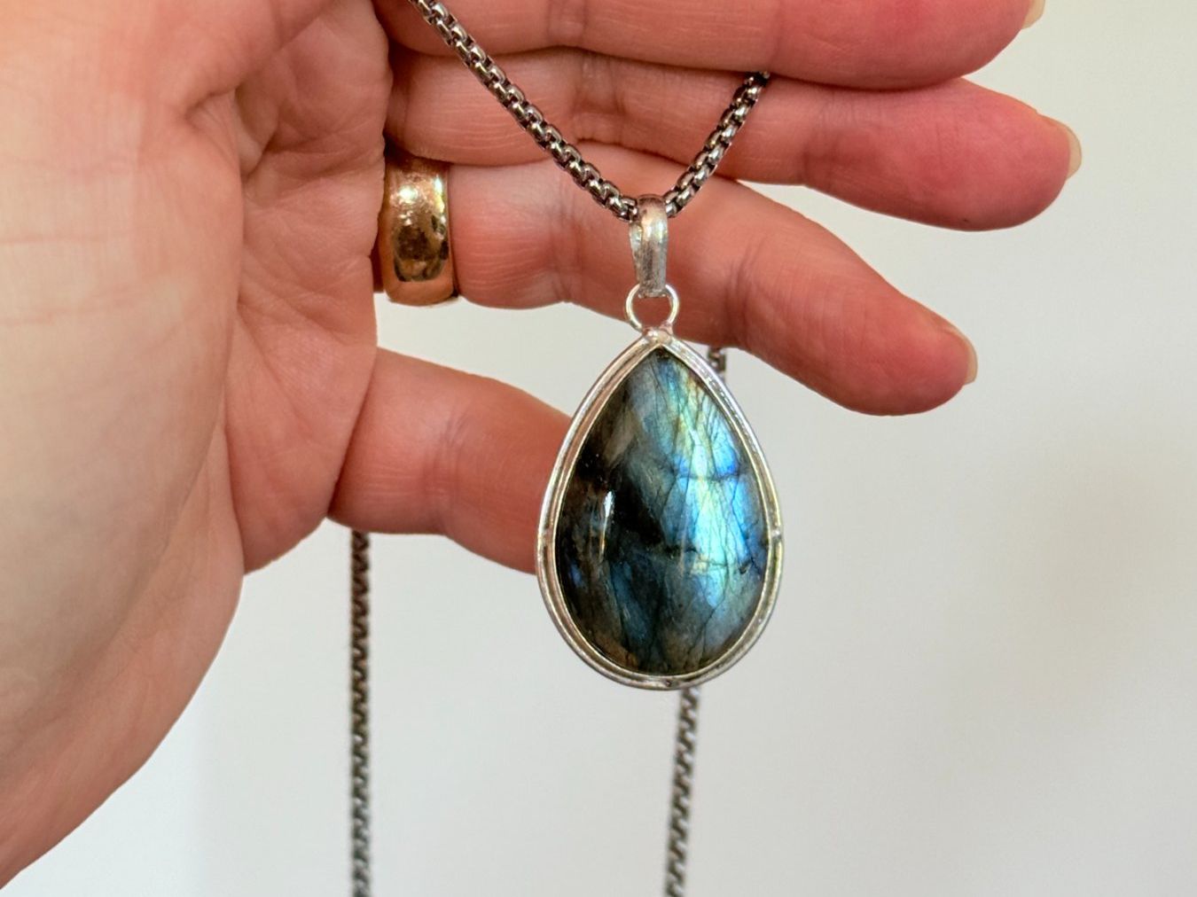 Catenine: Pendentif Labradorite unique - pour toutes ... – Nuovo e nell'imballaggio originale da Genève venduto da AWWA