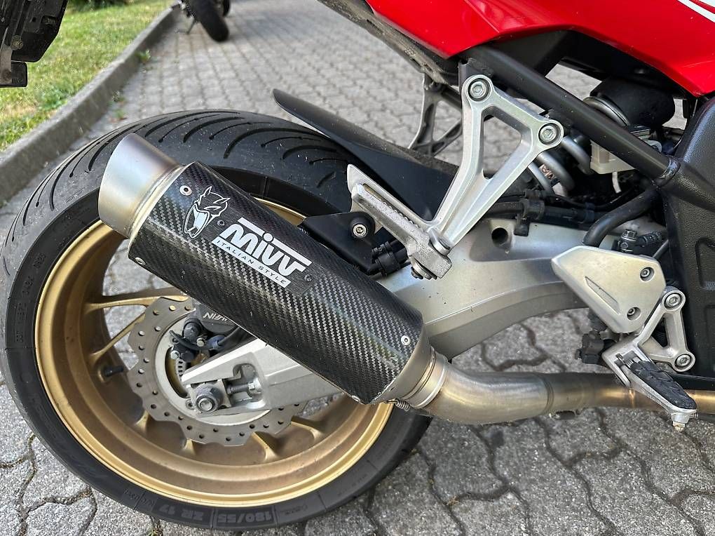 Route: Honda CB650 F – D'occasion à GENÈVE par Davina-Seema 1