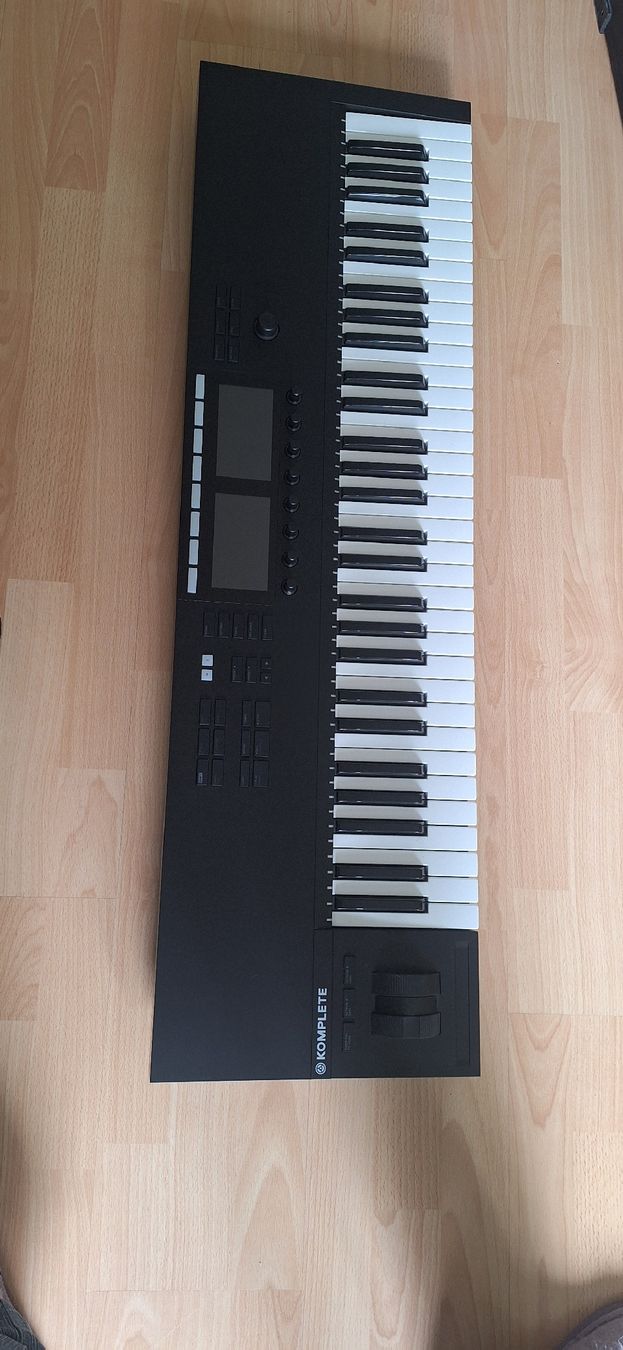 Native Instruments Strumenti musicali: Native Instruments Komplete Kontrol S61 MK2 – Usato da Bern venduto da belama