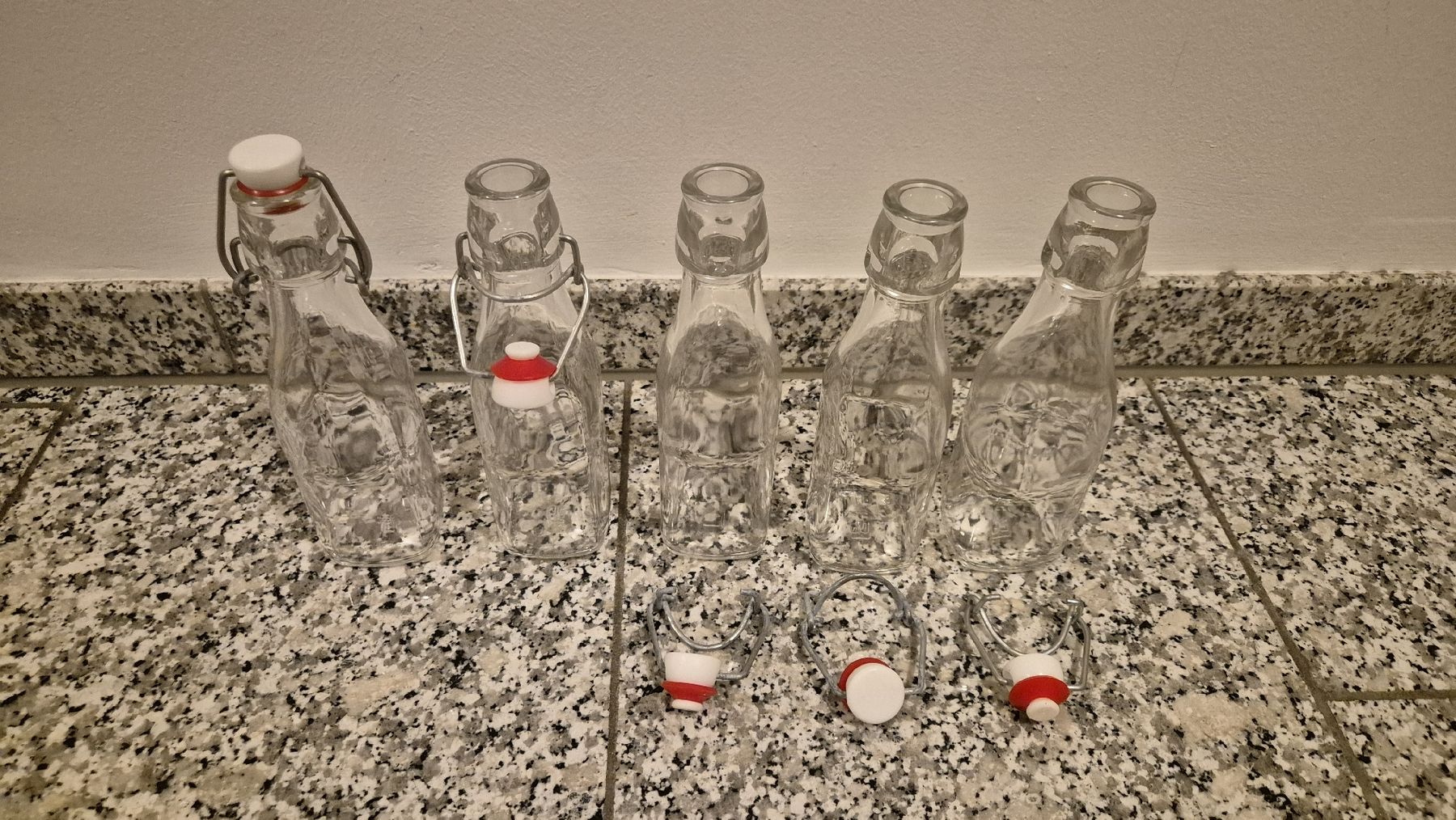 Gläser, Krüge & Flaschen: 5 Bügelflaschen Einmachflasche Glasflasche Saftflasche – Gebraucht aus Lumbrein von gianandris