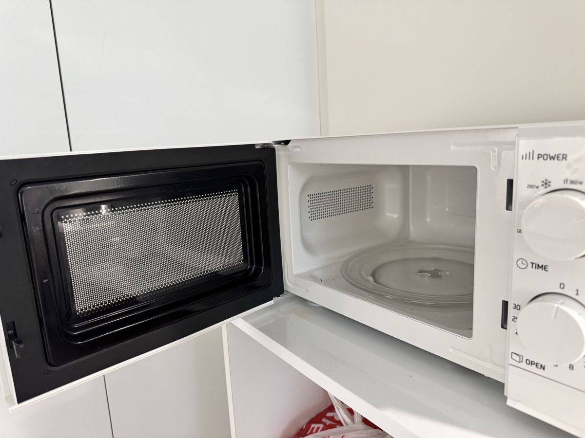 Appareils de cuisine: Mikrowelle  – D'occasion à Zollikon par Marsat25 1
