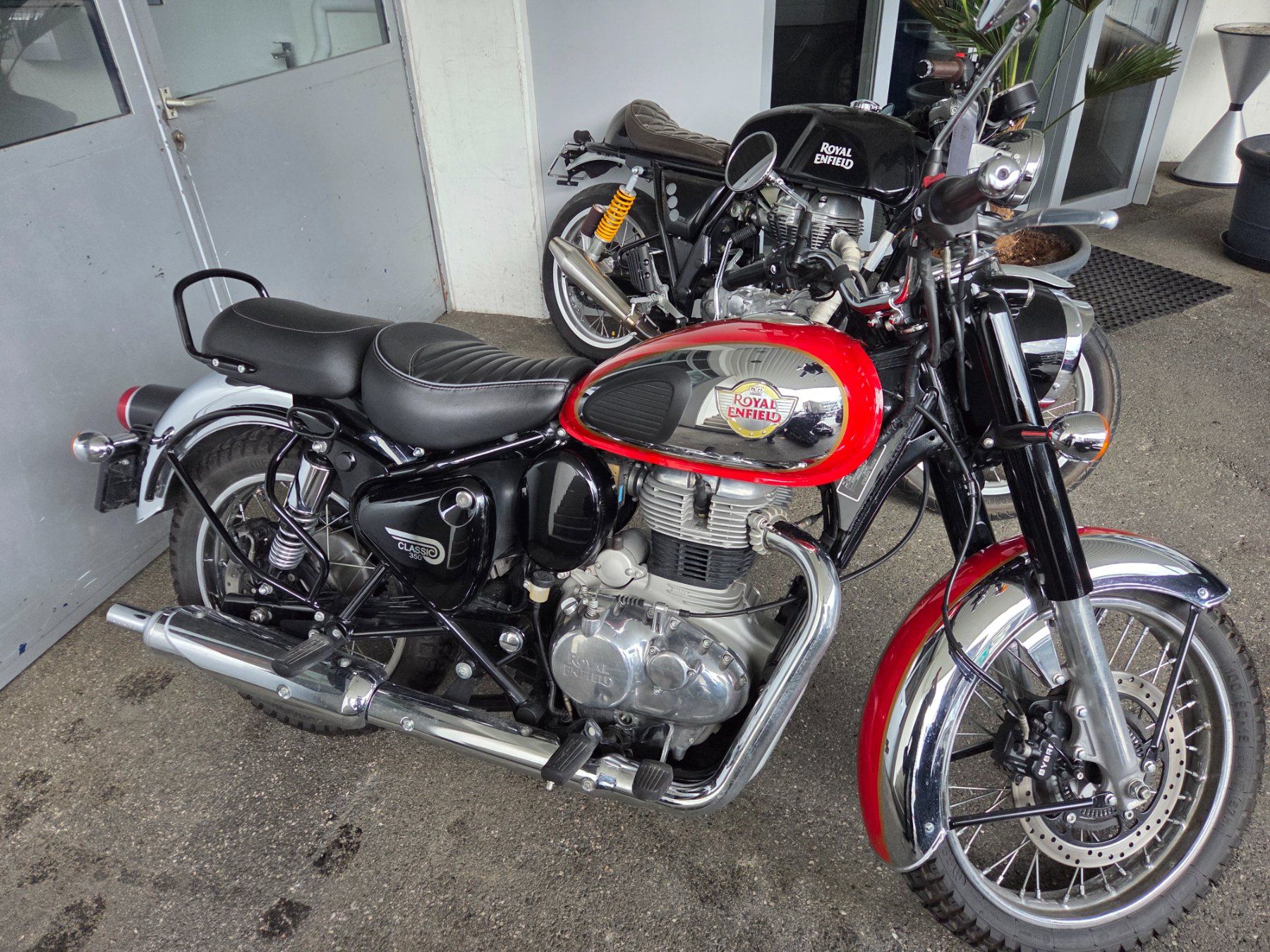 Giocattoli: Royal Enfield Classic 350 rot – Usato da Zizers venduto da watchcomp. 5