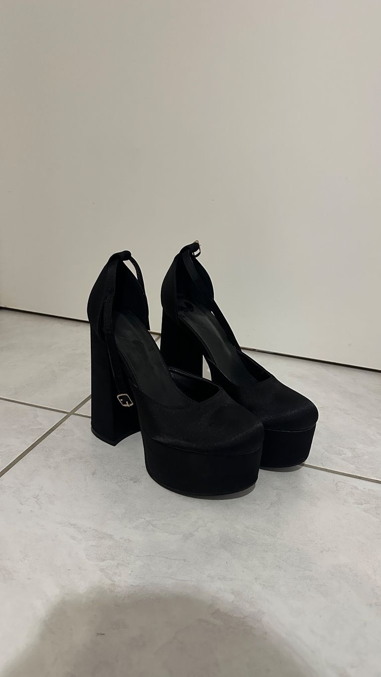 Damenschuhe: Schwarze High Heels – Gebraucht aus Chur von sivik