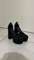 Schwarze High Heels