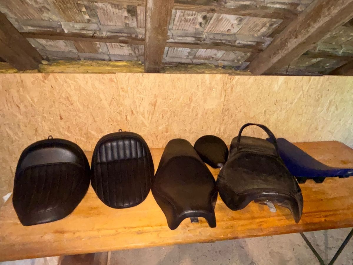 Tutti i ricambio per moto: Verschiedene Motorradsitze – Usato da Remigen venduto da wer_wv5q