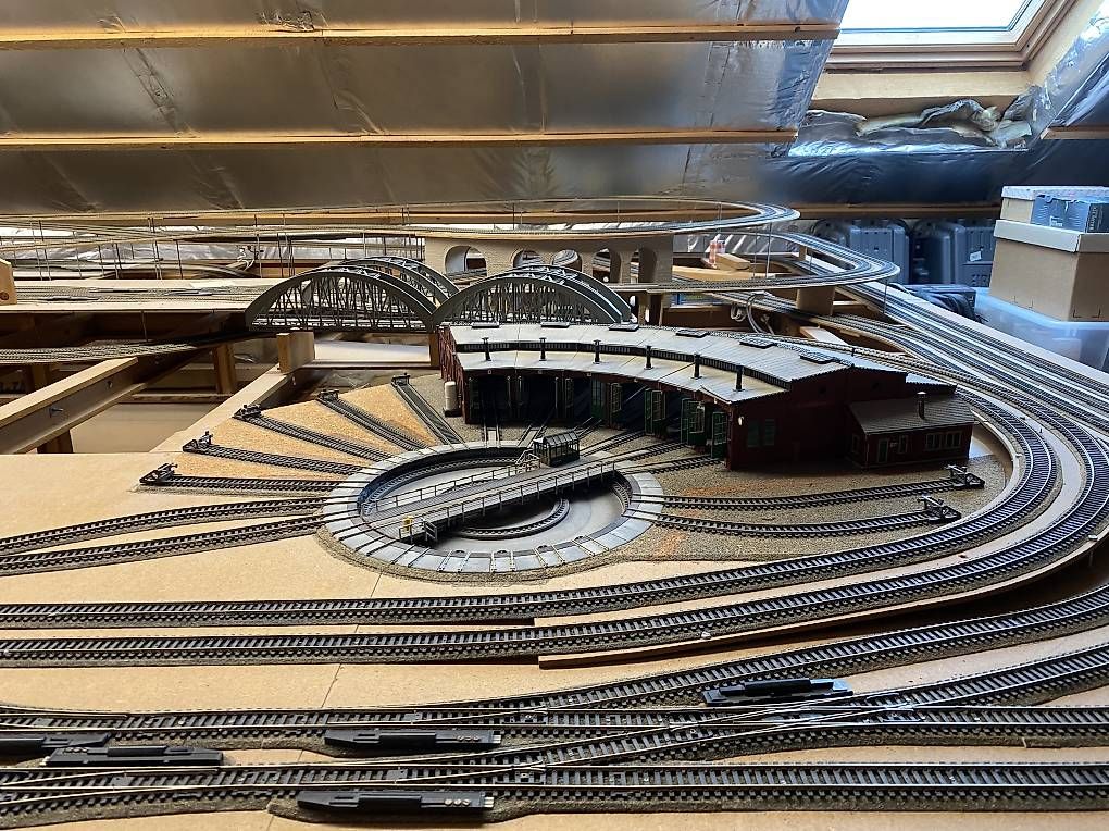 Modellini di ferrovie: Div. Modelleisenbahn H0 Schienen – Usato da Sissach venduto da Churzschluss