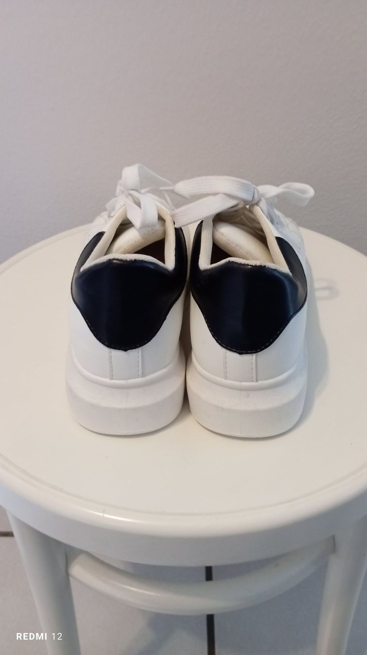 Scarpe da donna: Weisse Sneaker – Usato da Brione Verzasca venduto da pulci22 2