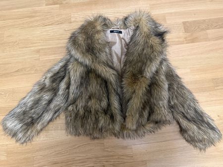 Kuschelige Gina Tricot Kunstfell Jacke, Grösse S - Winter