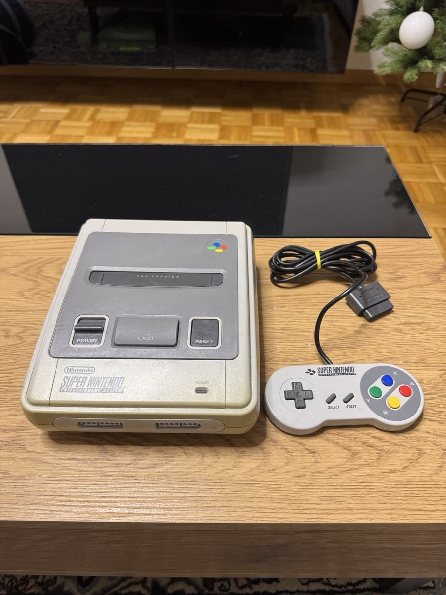 Nintendo Console: Super Nintendo Konsole mit Controller, guter Zustand – Usato da Basel venduto da Ali9806