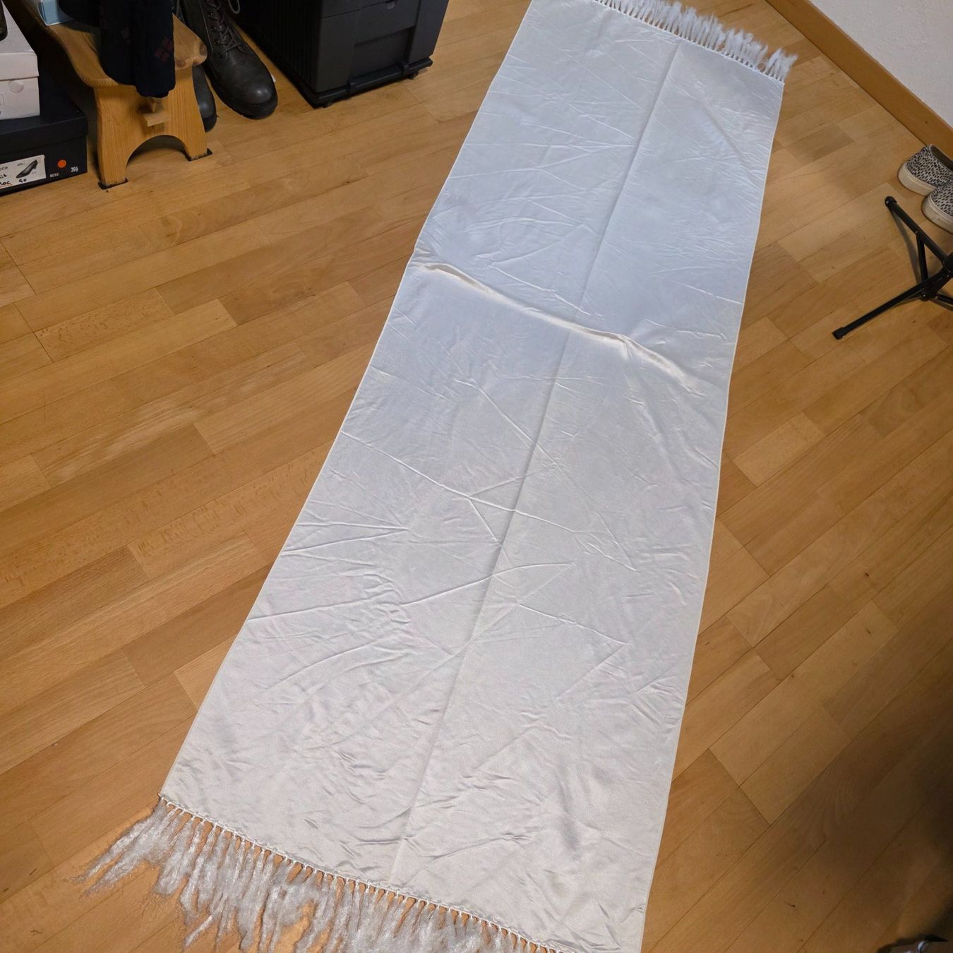 Foulard & Sciarpe: Eleganter langer Schal Tuch Weiß mit Fransen – Usato da Wald ZH venduto da CapLux 1