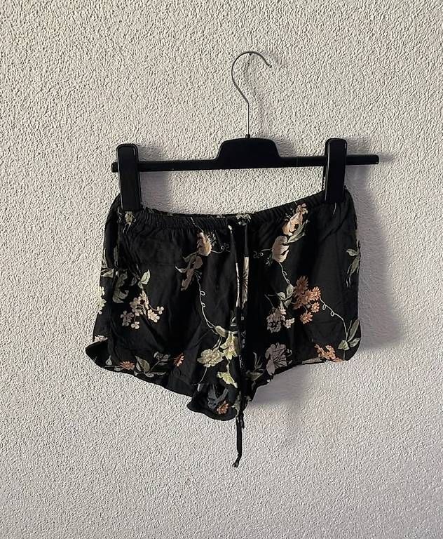Pantaloni: Brandy Melville Kurze Hose – Usato da Wahlen b. Laufen venduto da Jeanine_T