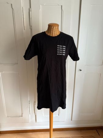 RIVER ISLAND - Longshirt Kleidchen "No Bad Vibes" 36