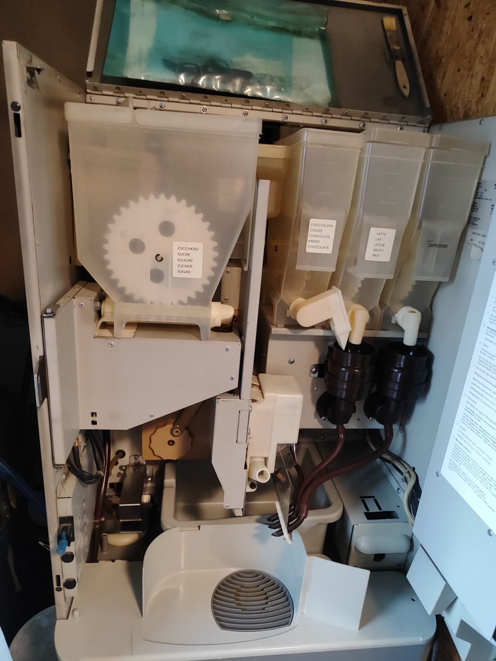 Macchine per caffè & Macchine per espresso: Kaffeeautomat, Kaffeevollautomat Standgerät – Usato da schongau venduto da schrauber17 3