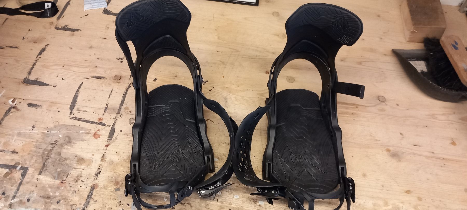 Jones Fixations: Snowboard Jones bindings Meteorite – D'occasion à Gstaad par Joanyog