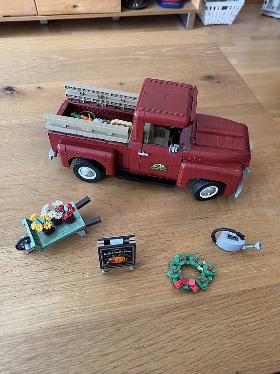 Kit di costruzioni: LEGO Pickup Truck 10290 – Usato da Solothurn venduto da Juliasju 1