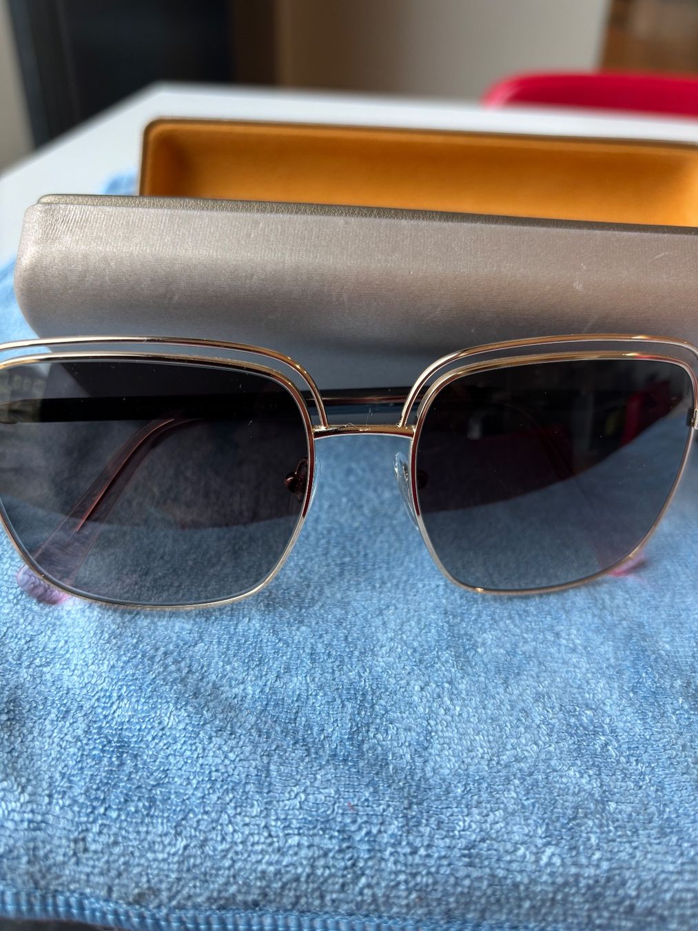 Bulgari Lunettes & Verres: Lunettes de soleil BVGARI – Neuf (Voir description) à Saignelégier par teres27 5