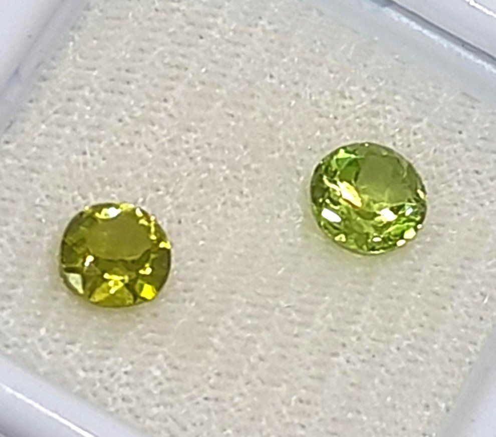 Pietre preziose: 2x Péridots ronds 5 mm - Valeur 135.- Fr – Nuovo (secondo la descrizione) da Grimisuat venduto da Valgem 1