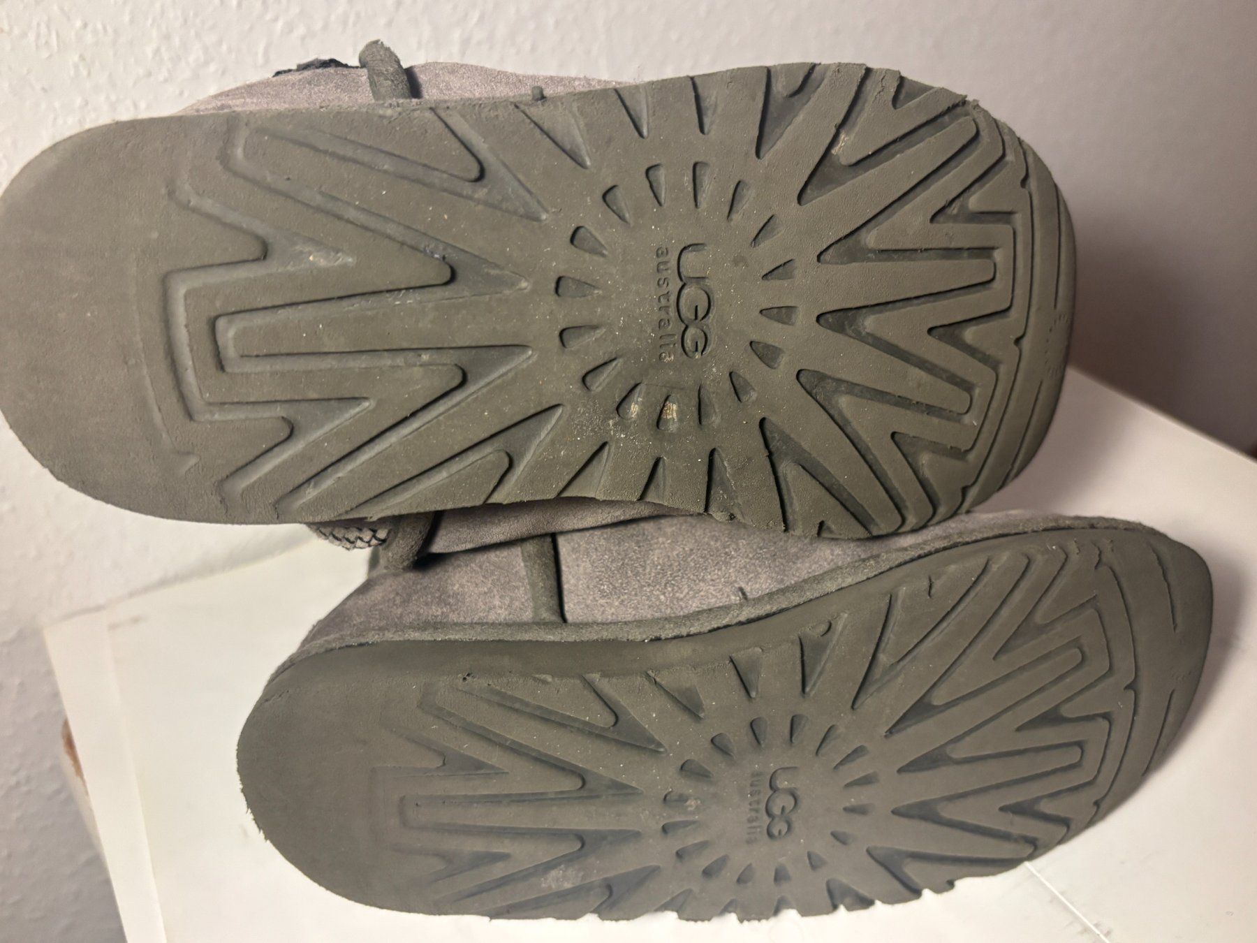 Ugg Chaussures hommes: UGG Boots, Grau, Grösse 36, ! – D'occasion à Wallisellen par AS.TZ. 9