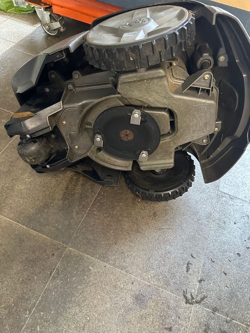 Husqvarna Tagliaerba: Husqvarna 305 – Usato da Schübelbach venduto da pe_1992 2