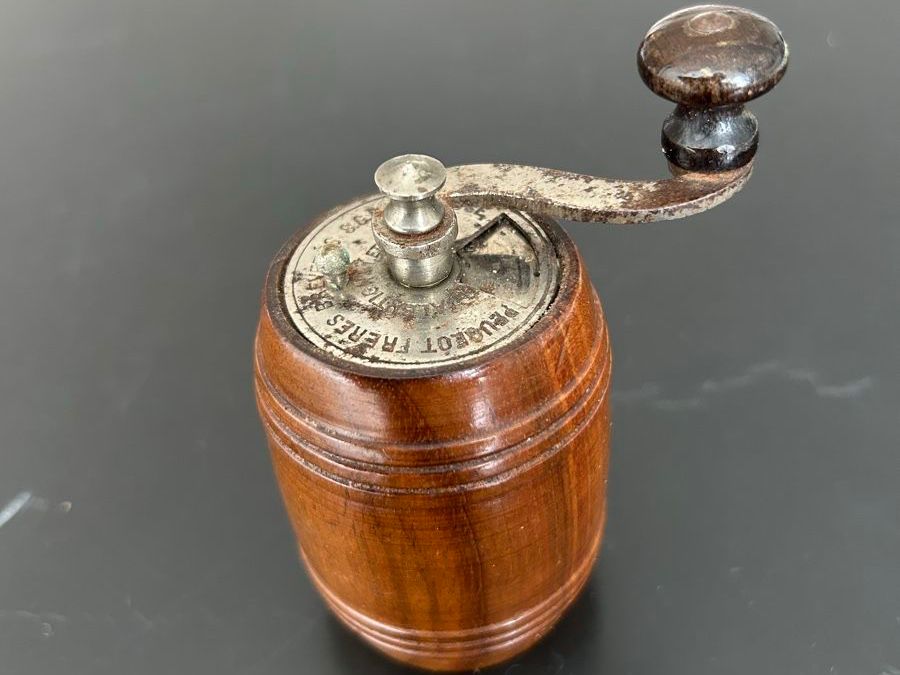Elettrodomestici da cucina: Antike FRERES PEUGEOT Pfeffermühle – Usato da Zumikon venduto da tuna007