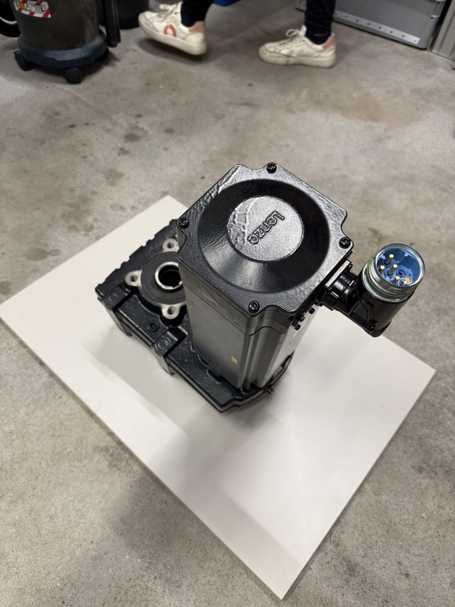 Motori: Lenze Getriebemotor G50BS195MHAR2C00 – Usato da Wolfhalden venduto da hel_h76z 2