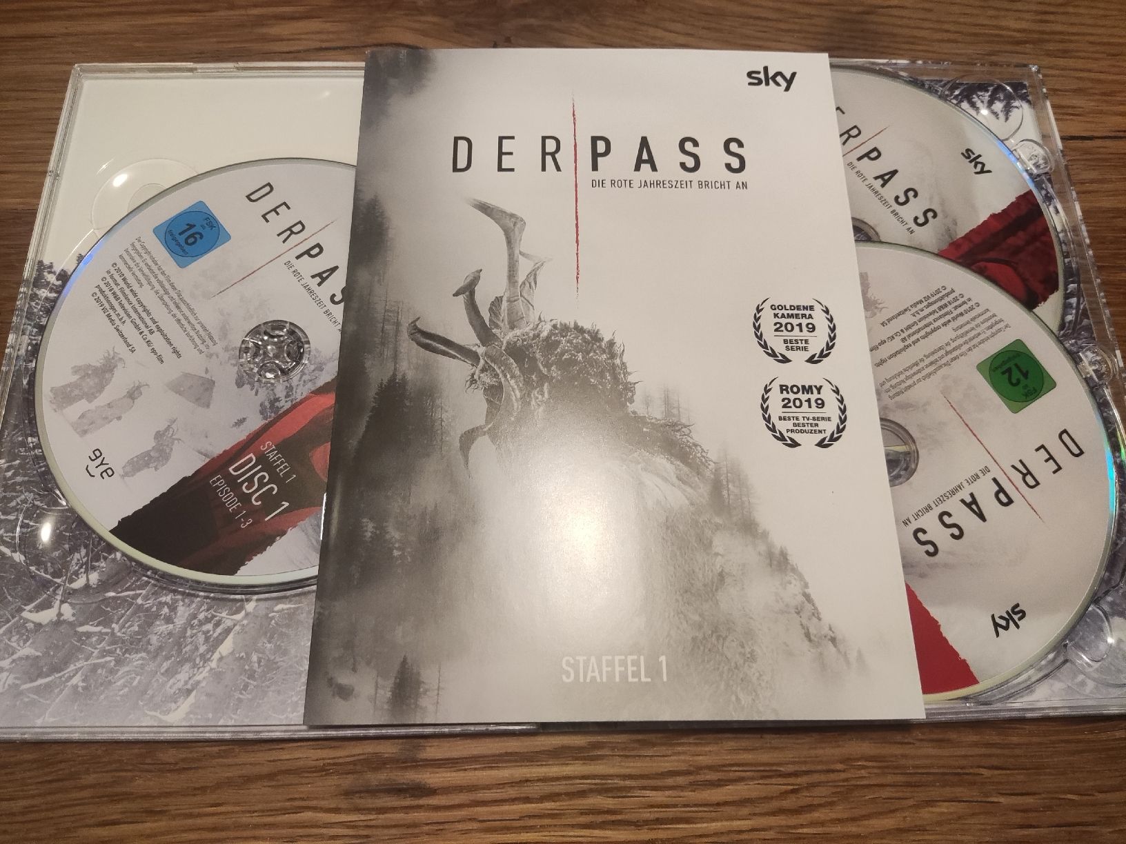 Tous les DVDs: Der Pass - Staffel 1 - Sky (DVD) – D'occasion à Oberembrach par giu_7ksd 3