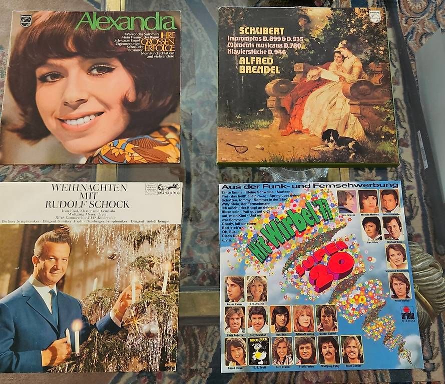 Radio: Nordmende Musiktruhe mit Schallplatten – Usato da La Tour-de-Trême venduto da Istarion 2