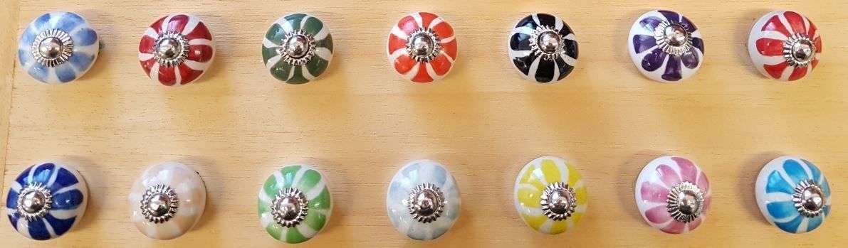 Maniglie per cassetti & Pomelli per mobili: Möbelknöpfe klein 14 Stk. assortiert – Nuovo e nell'imballaggio originale da Schwerzenbach venduto da Alperose03