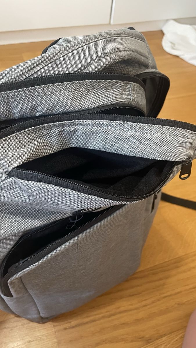 Dakine Zaini: Grauer Dakine Rucksack – Nuovo (secondo la descrizione) da Jona venduto da RobertMo 3