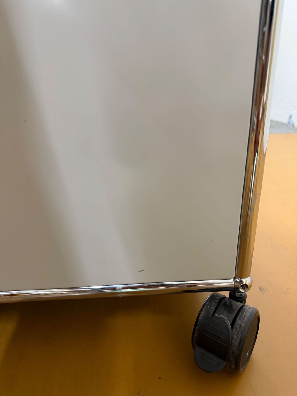 USM Korpus: USM Haller Rollcontainer mit 3 Schubladen – Gebraucht aus Dietlikon von ComdatAG 8