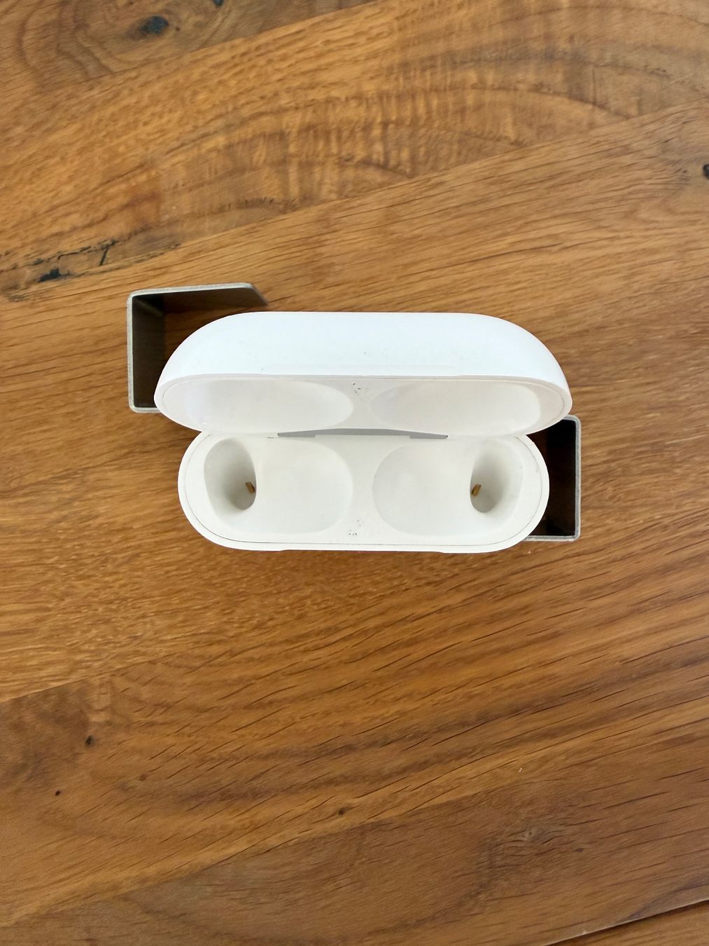 Apple Cuffie: APPLE AirPods Pro 2 Charging Case – Usato da Lausanne venduto da Nine1982 1