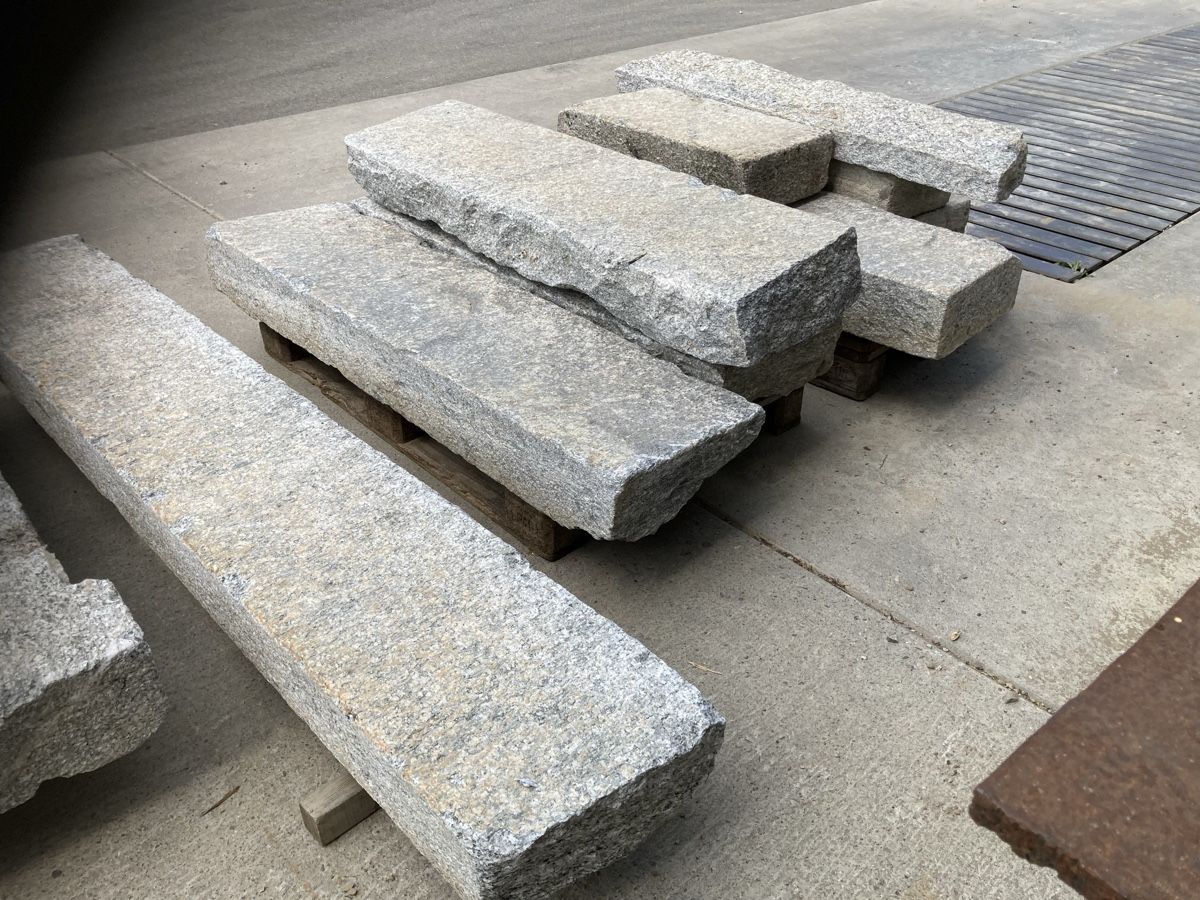 Pietre & tegole: Div Granit Fundament /treppentritte – Usato da Uerkheim venduto da Dealer-4813 1