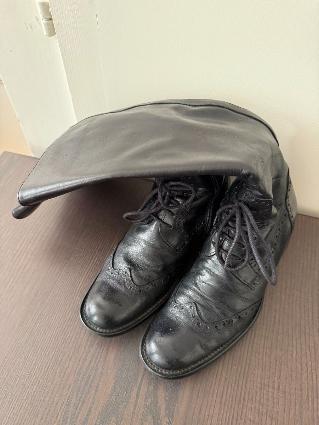 Scarpe da donna: 32. Bottes en cuir – Usato da Le Locle venduto da tchanatakoua 5