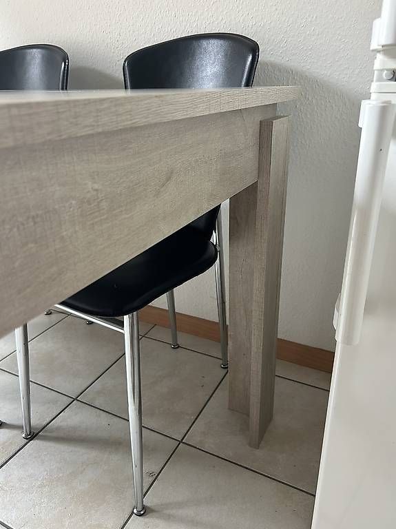 Tables: Table ikea, Tisch – D'occasion à Basel par val_h2tc 2