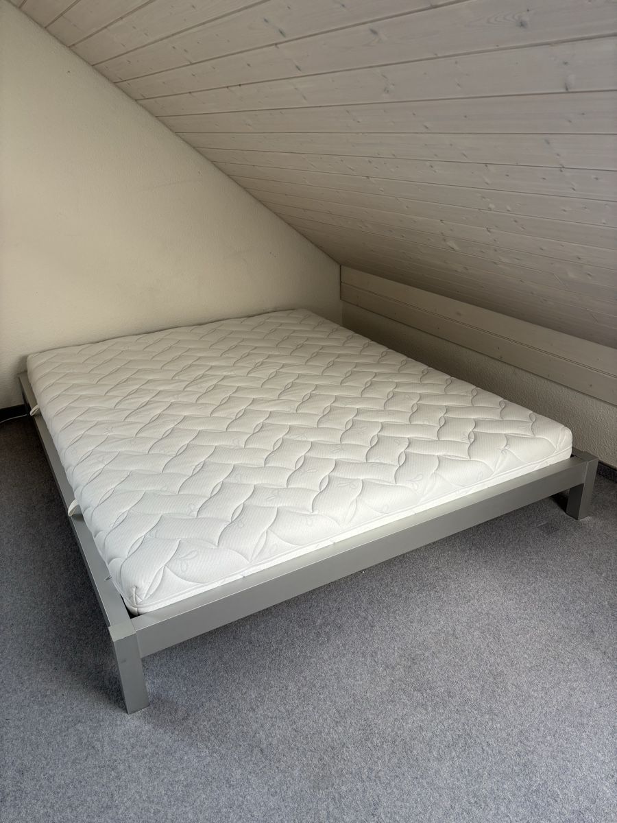 Betten: Bett mit Matratze – Gebraucht aus Dornach von AstonM22