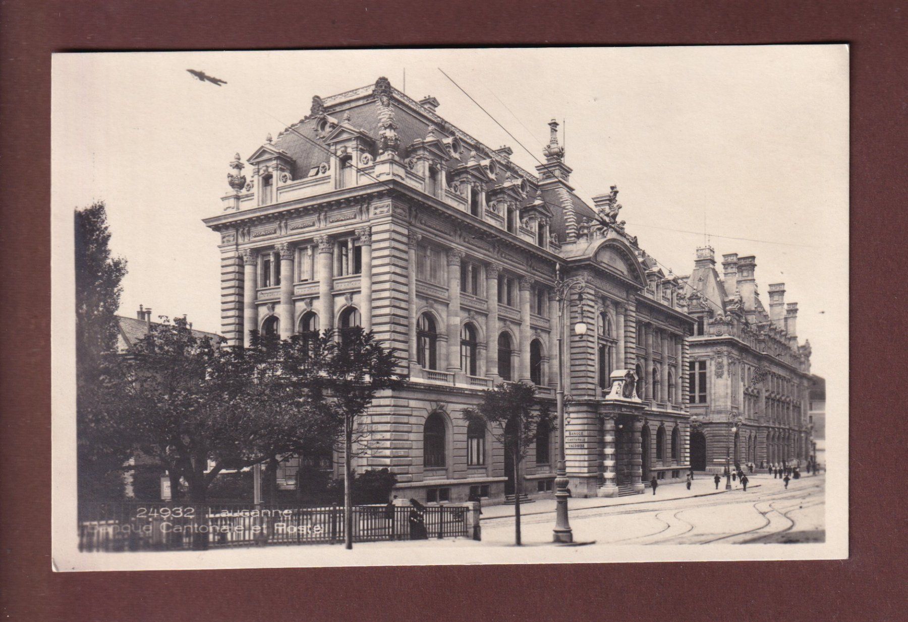 Cartoline postali: LAUSANNE - Banque Cantonale – Usato da Pully venduto da nicecards