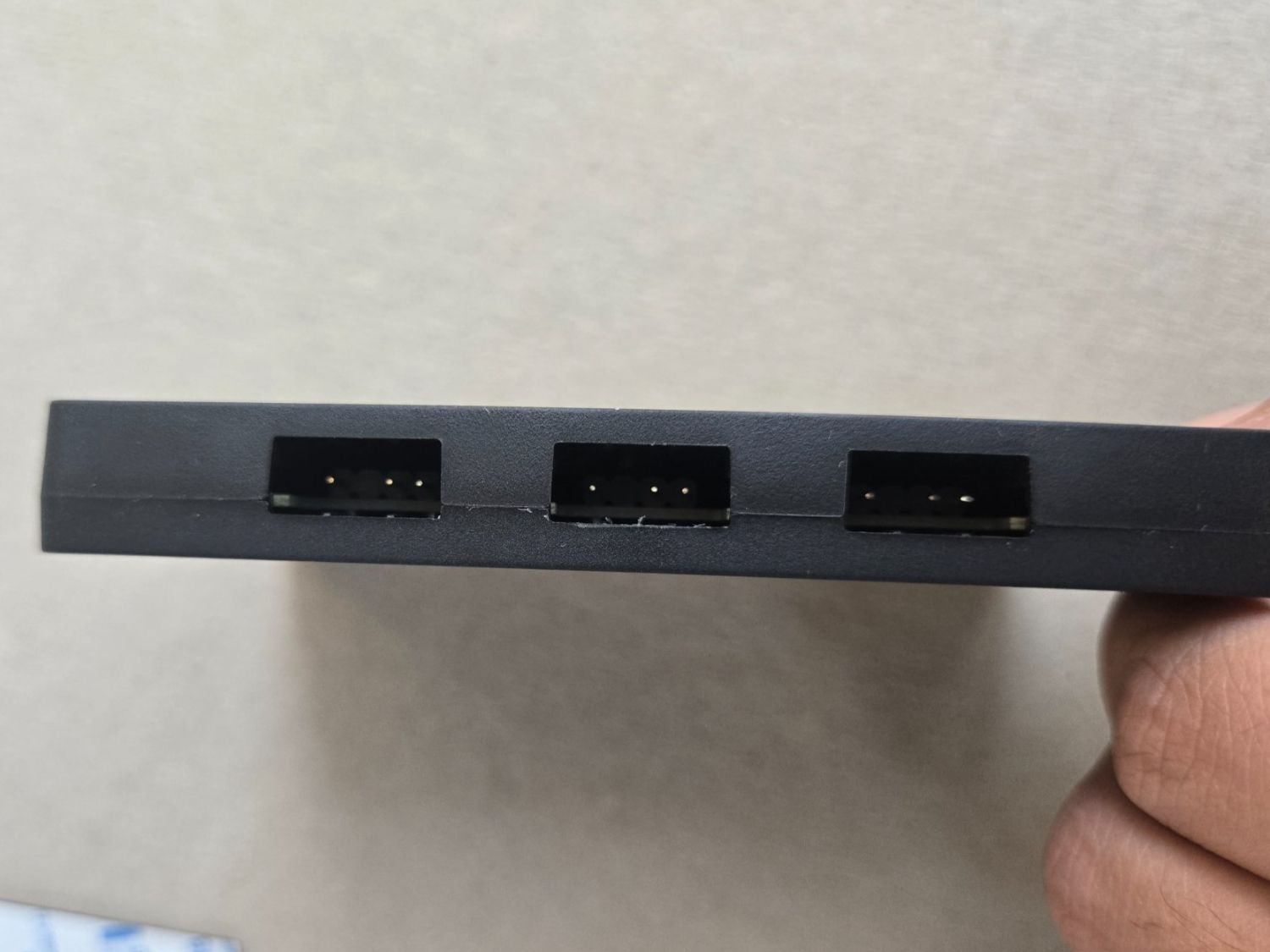 beQuiet! Custodie: be quiet! ARGB Hub V2 Light Wings Lüfter Controller – Nuovo (secondo la descrizione) da Hunzenschwil venduto da Fluz 3