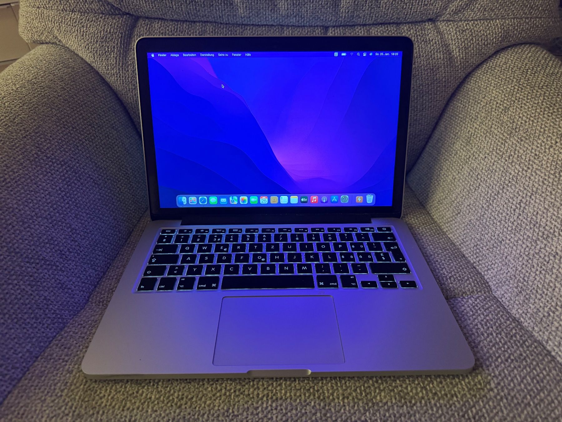 Apple Portables: MacBook Pro 13 inkl. Microsoft Office 2021 und SSD – D'occasion à Adliswil par Busys