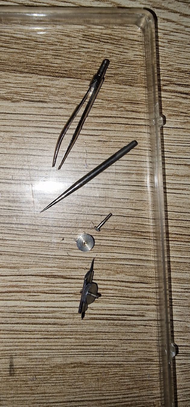 Compassi: Boîte à Compas complète 7 pièces + diverses pièces – Usato da Genève venduto da Petit-Ange 1