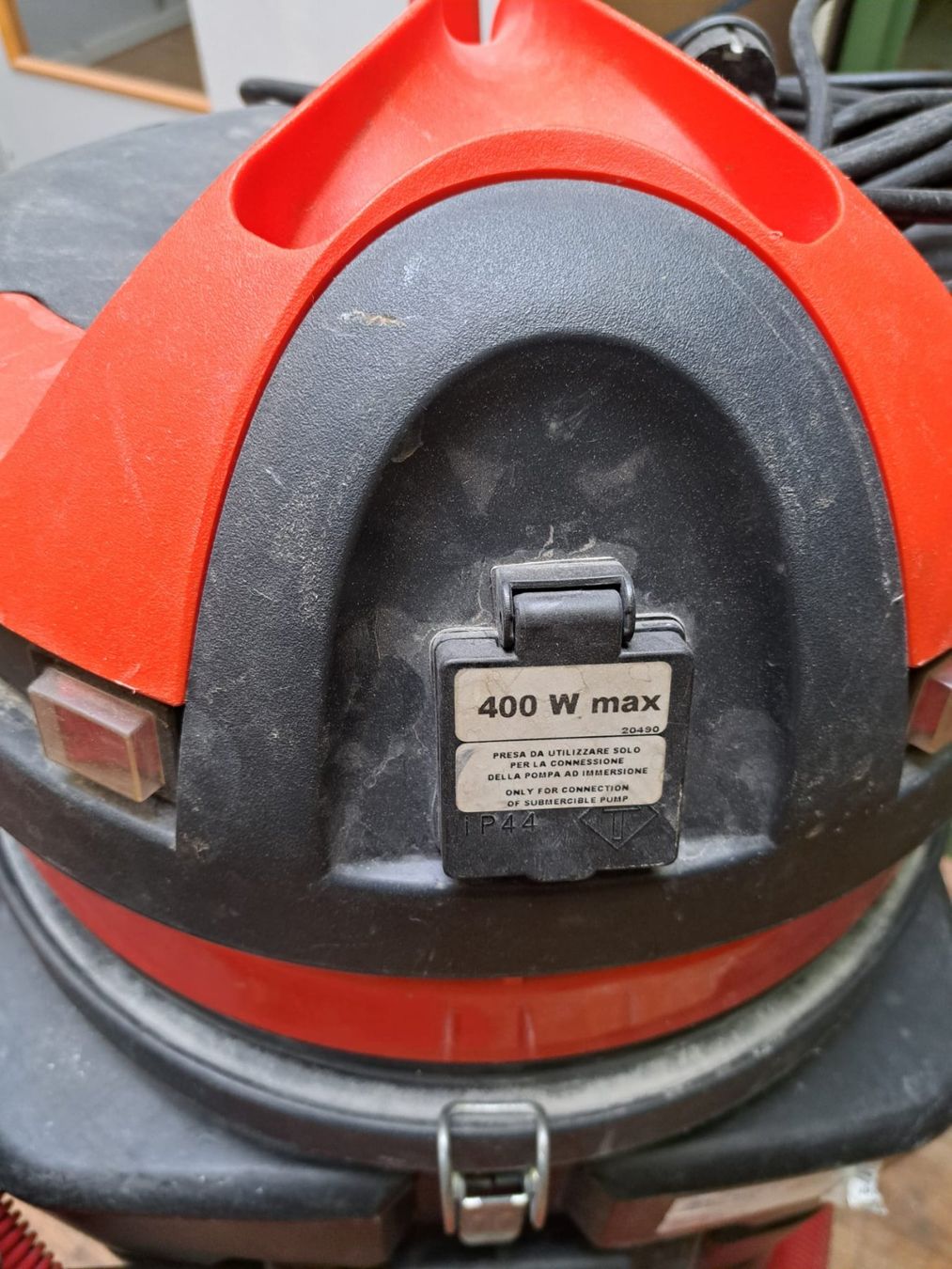 Promac Tutte le macchine: Promac Industriesauger inkl Abpumpsystem – Usato da Winterthur venduto da N.Ferlisi 3
