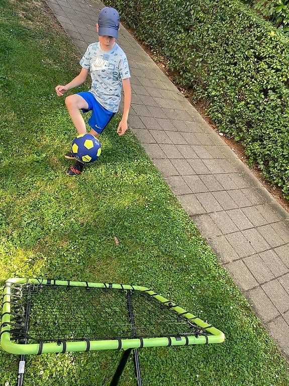 Hometrainer: Kinderfussball/Multisport Rebounder: Kickback Training @ZH11 – Gebraucht aus Zürich von Chratzomat 1