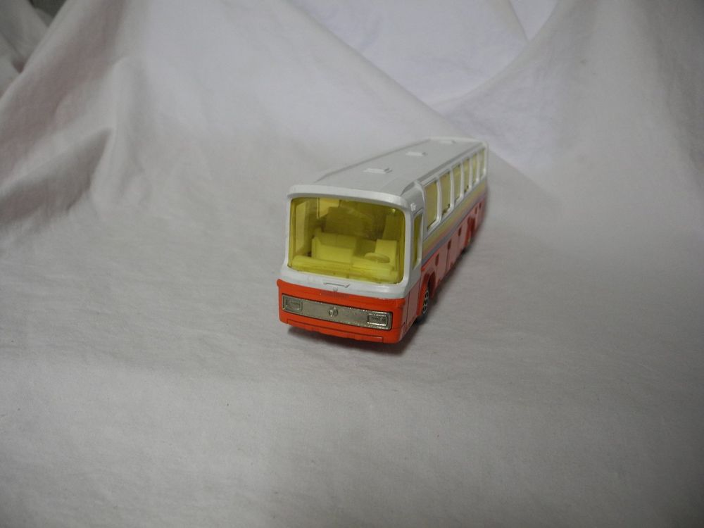 Camions, bus et construction - Autobus Mercedes Sun Tour MAJORETTE 1/55