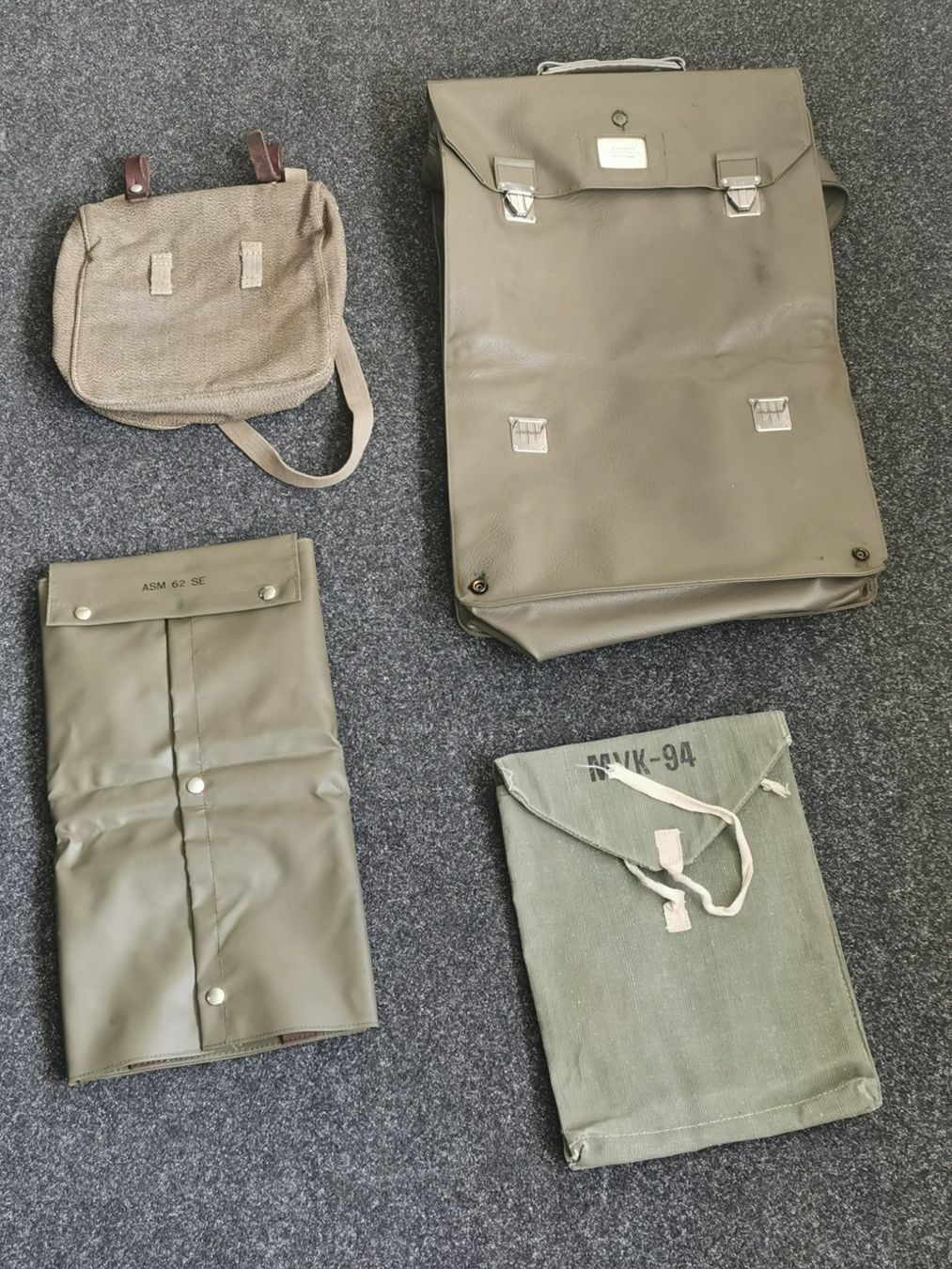 Schweizer Armee Uniformi: Diverse Taschen Beutel Militär Armee – Usato da Neuenkirch venduto da bf-109
