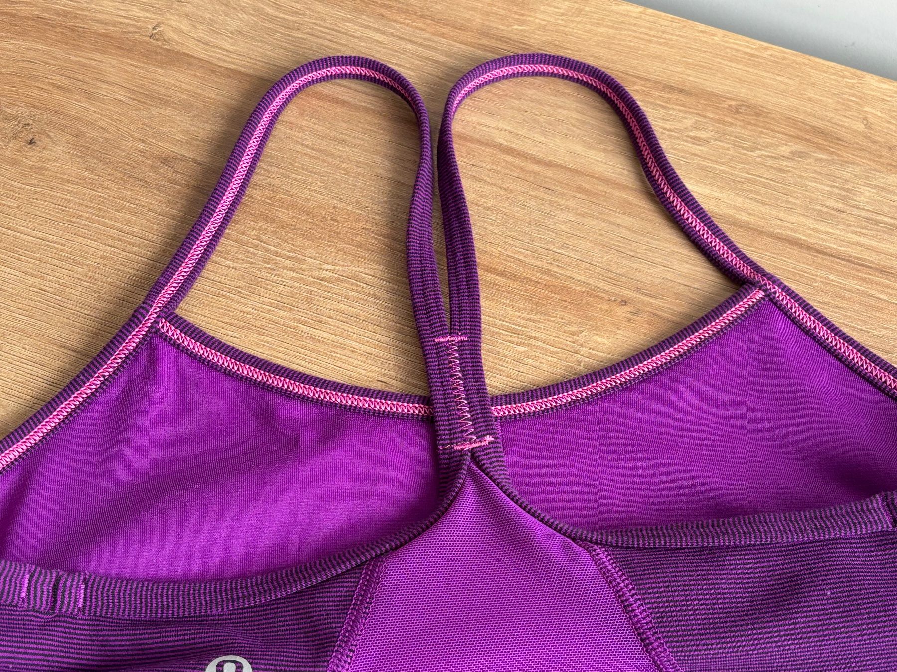 Lululemon Top: Lululemon Flow Y Bra IV - Absolut Neuwertig. – Nuovo (secondo la descrizione) da Bern venduto da lolapennt 4