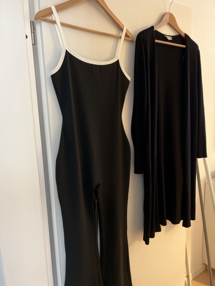 Lotti di vestiti: Overall & Strickjacke – Usato da Winterthur venduto da Dasomesi