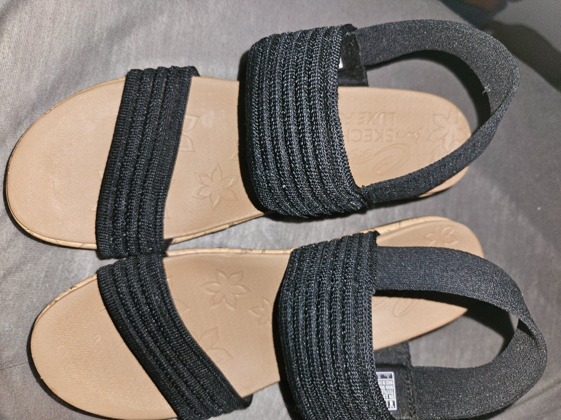 Damenschuhe: Skechers – Neu (gemäss Beschreibung) aus Strengelbach von fab_p6hw